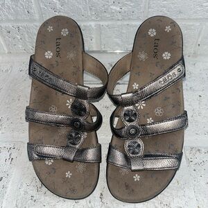 Taos Prize 3 Pewter leather sandals size 9